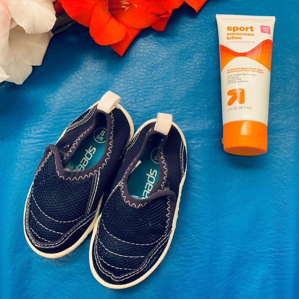 Speedo non-slip shoes + travel Sunscreen SPF 30.